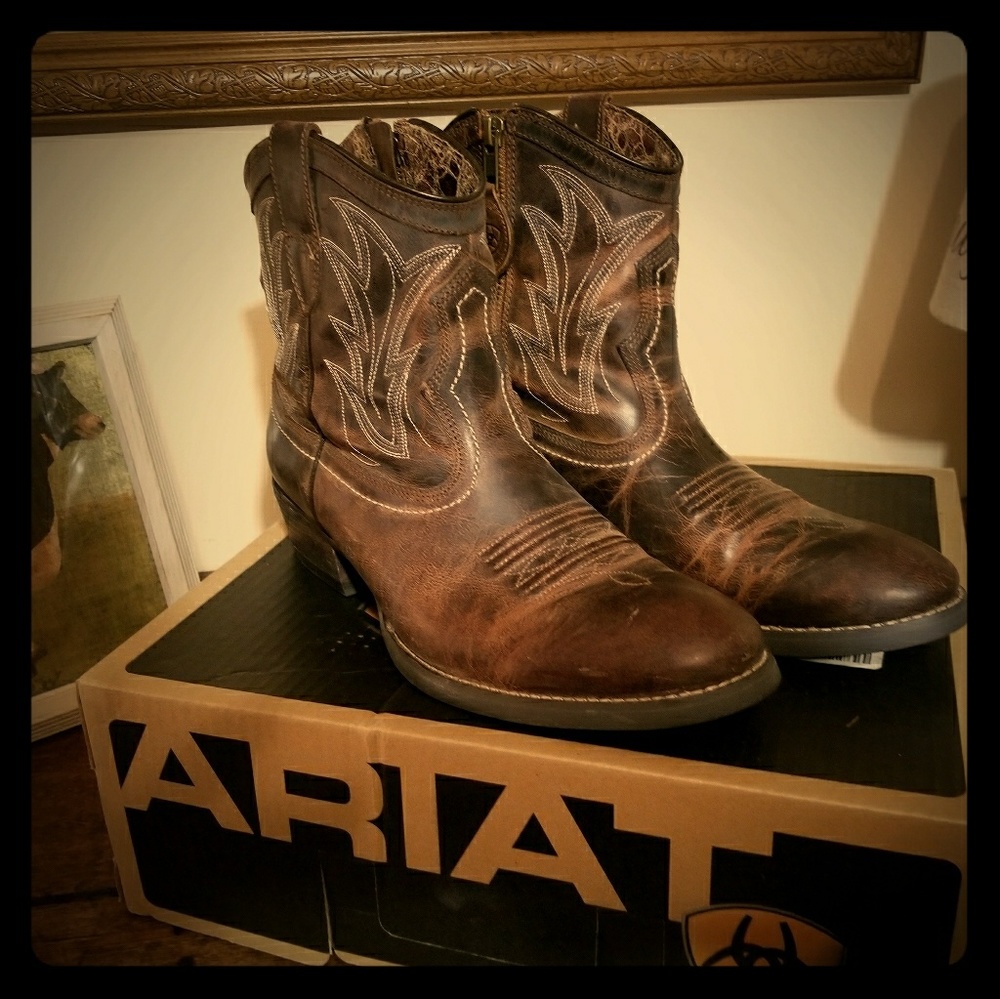 Women's Size 10B Billie Ariat Boots